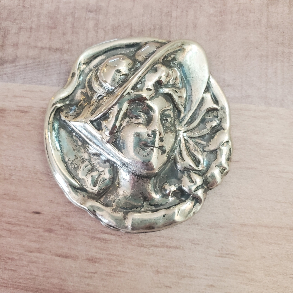 Vintage Art nouveau brooch
